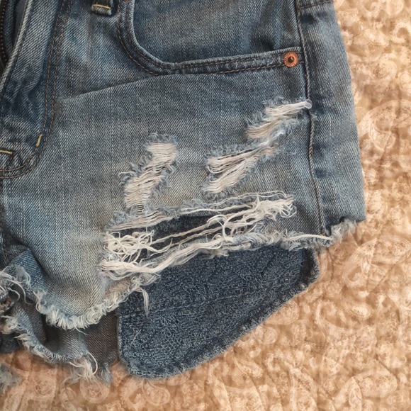 Size 2 American eagle jean short - Picture 3 of 4
